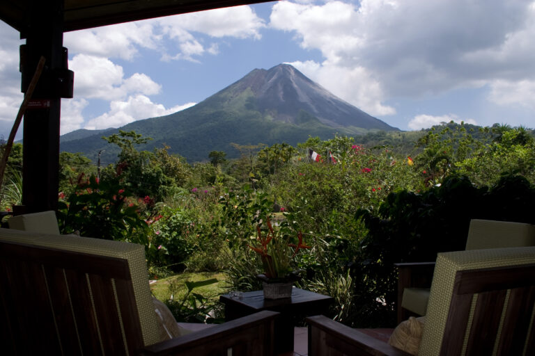 arenal-volcano_23627233113_o-1-768x512
